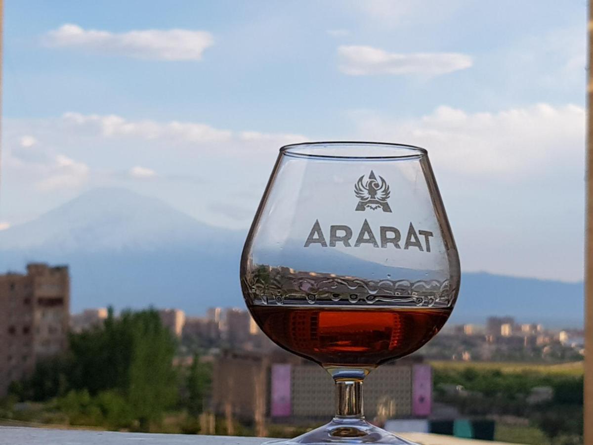 New Downtown Stylish Studio With Mt. Ararat View Ereván Exterior foto